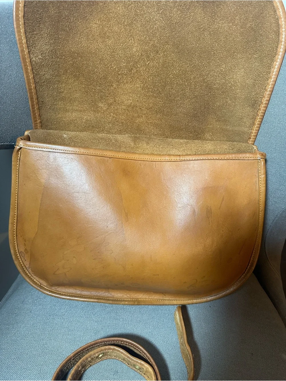 Vintage coach large saddle in saddle 9210